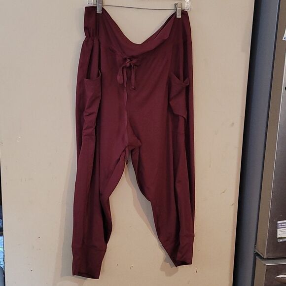 COPY - Fabletics 2X cpris length workout leggings - Picture 1 of 3